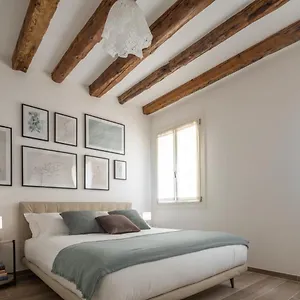 Apartment San Giacomo Dall'orio Garden R&r, Venice