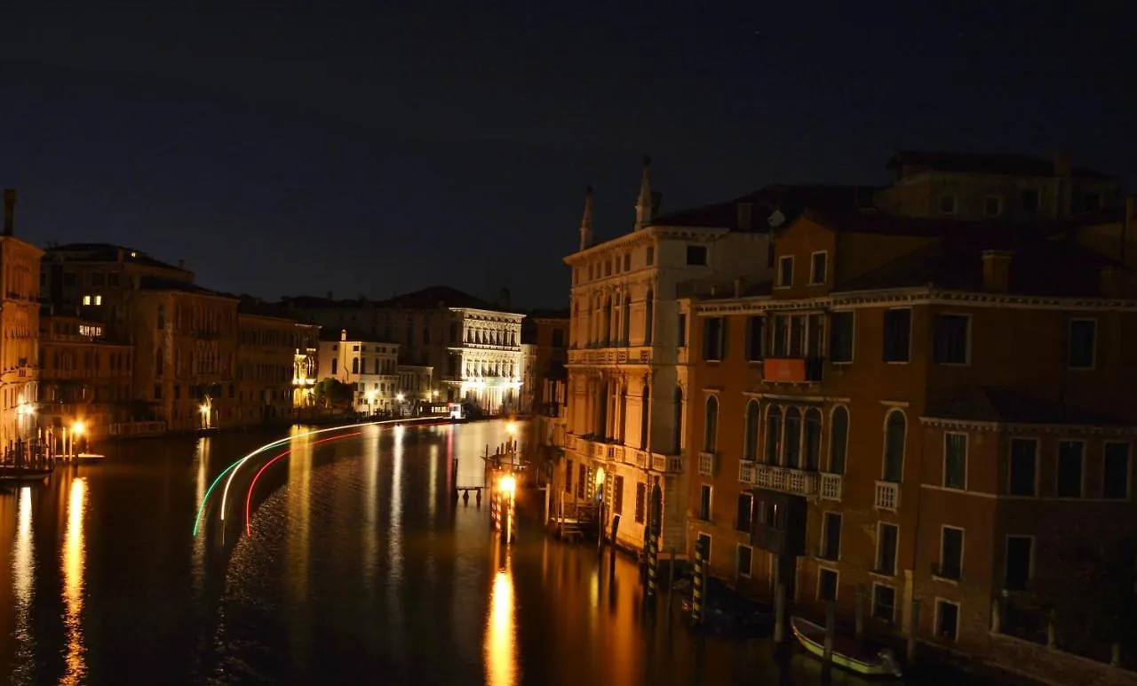 Homestay Venezia Canal View