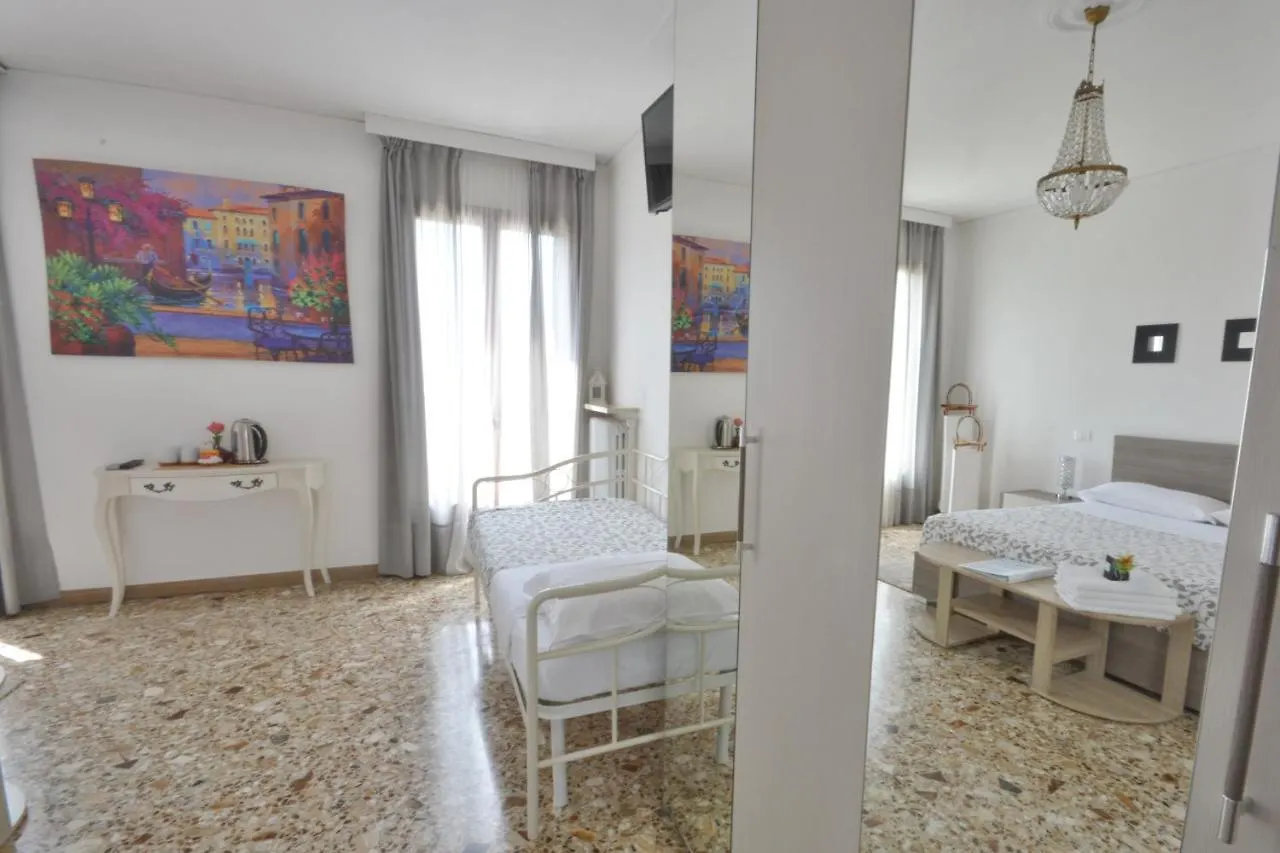 Venezia Canal View Homestay