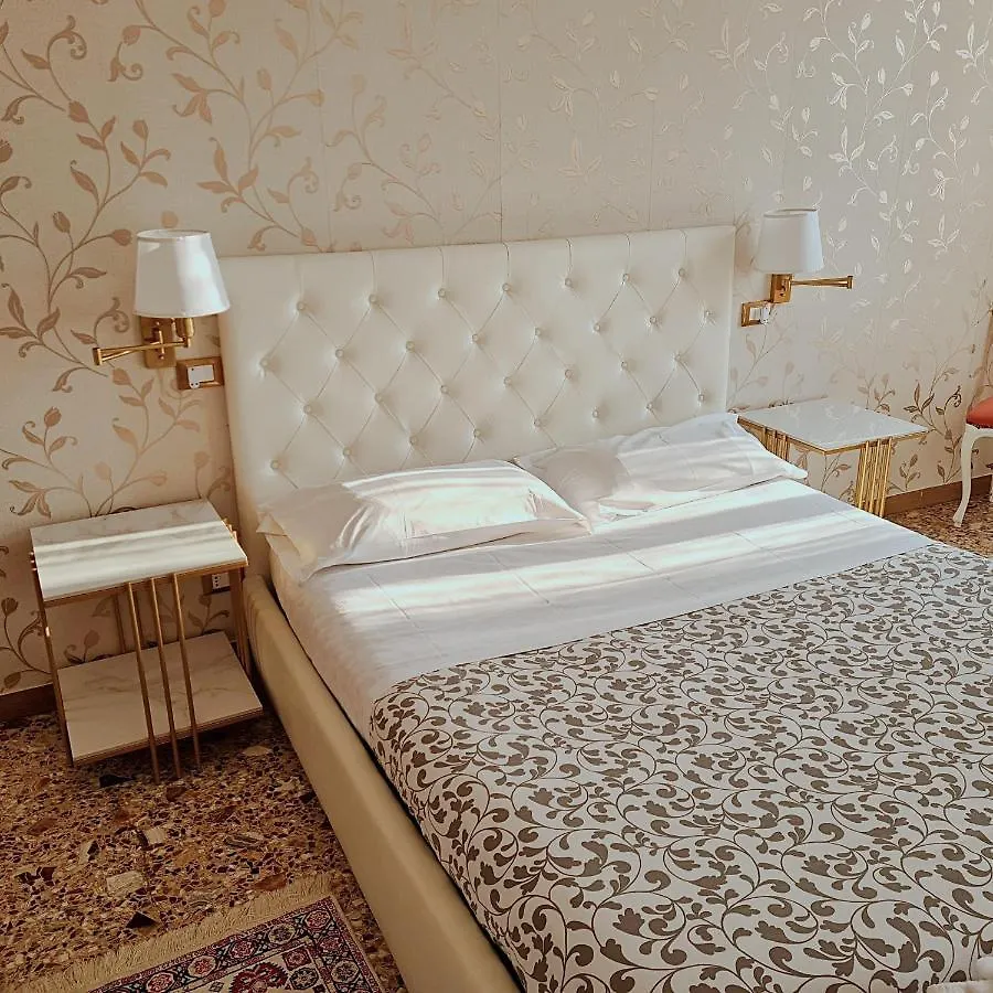 Venezia Canal View Homestay