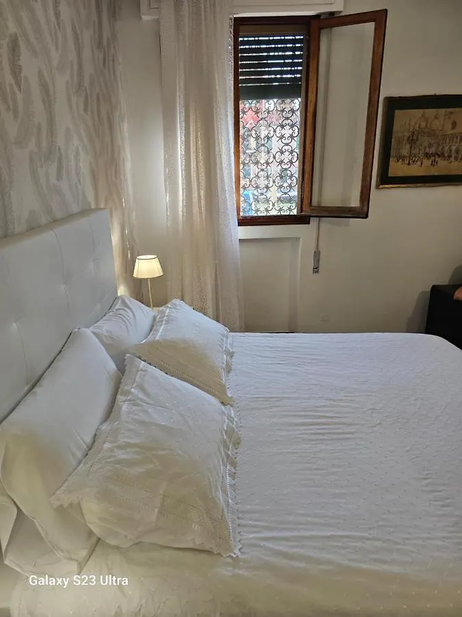 Venezia Canal View Homestay Venice