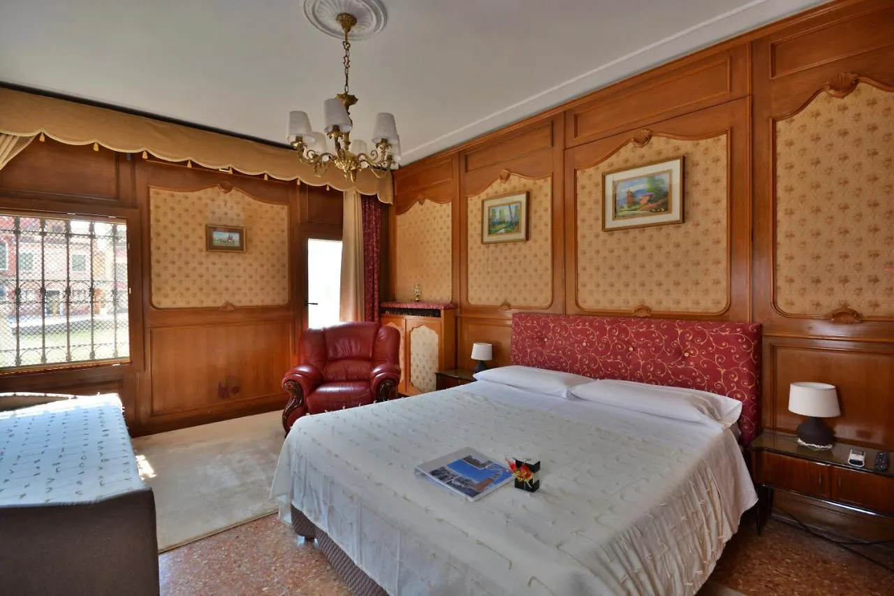 Homestay Venezia Canal View